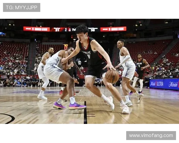 杨瀚森外线展神威三分干拔打板命中展现全能内线风采 杨瀚森外线展神威三分干拔打板命中展现全能内线风采